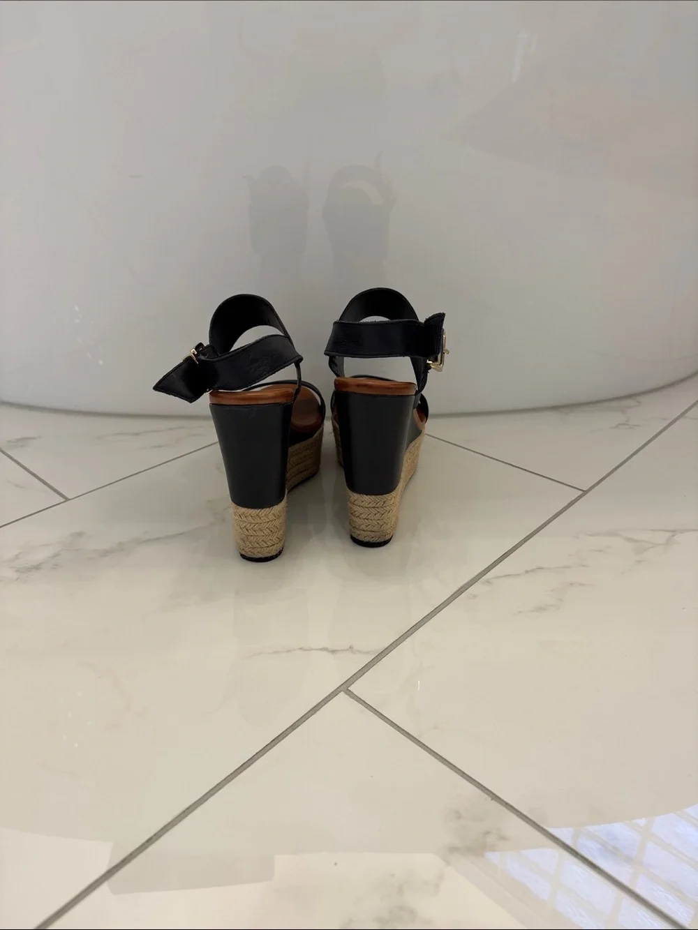 Jessica Simpson chic black